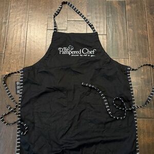 Pampered Chef Adjustable Apron – Black – Excellent Condition